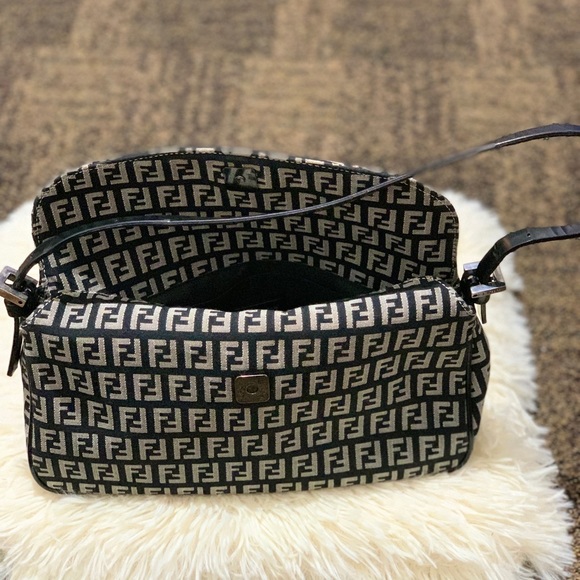 FENDI bag - Picture 3 of 14